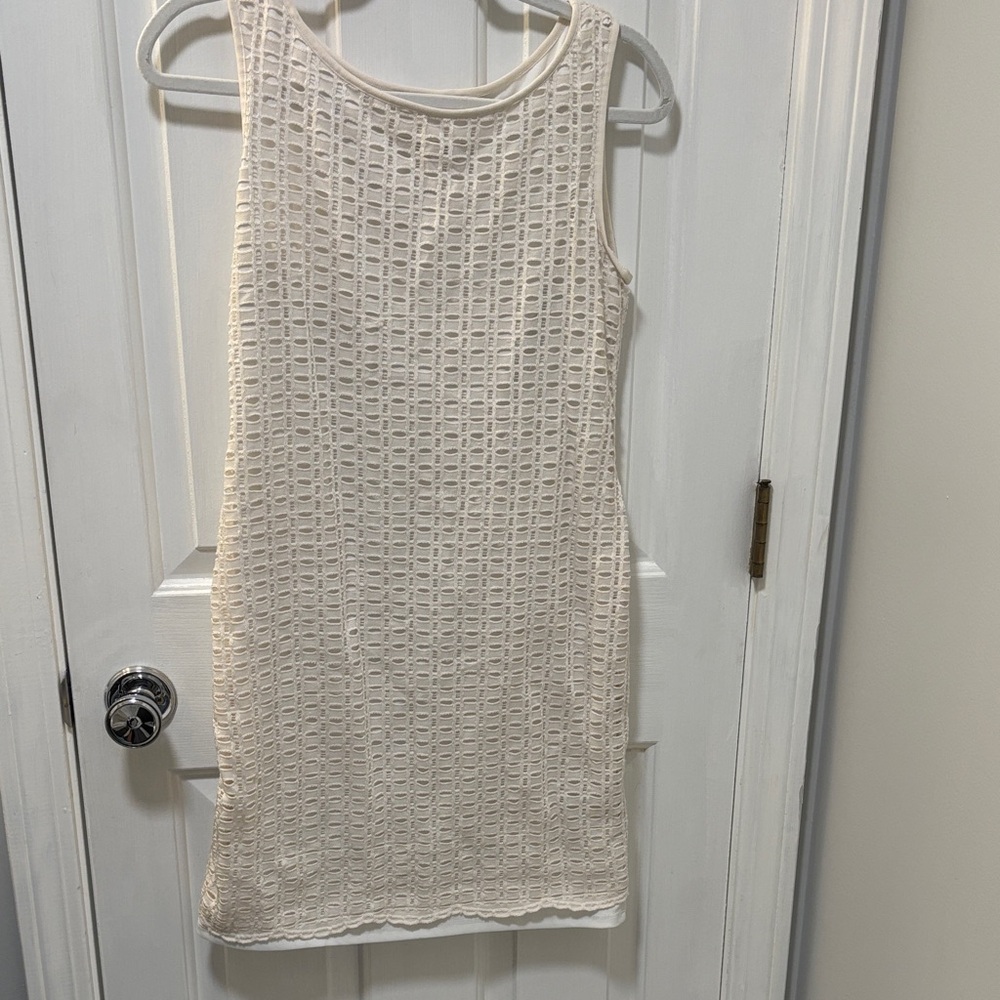 Ronni Nicole White Knee-Length Sleeveless Dress